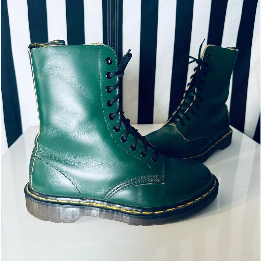 Dr Martens RARE Vintage green 10-eye 1490 Boots - England - Bouncing Soles